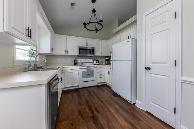 Cocina y despensa: Totalmente equipadas - 122 Sellhorn Blvd