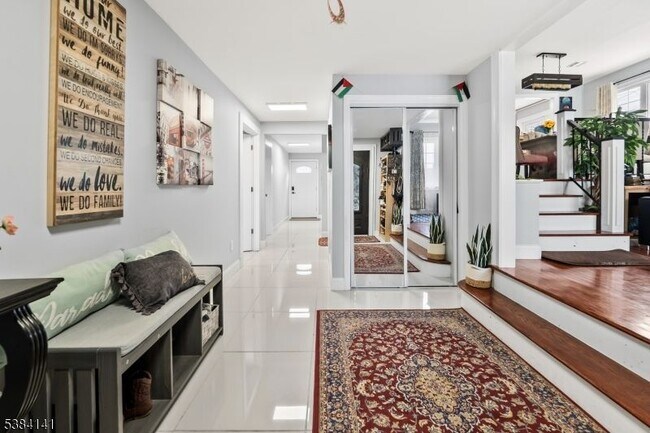 Foto del edificio - 231 Starmond Ave