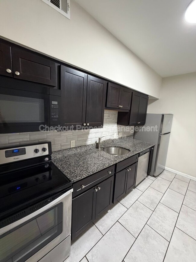 Building Photo - 5531 Pershing Ave
