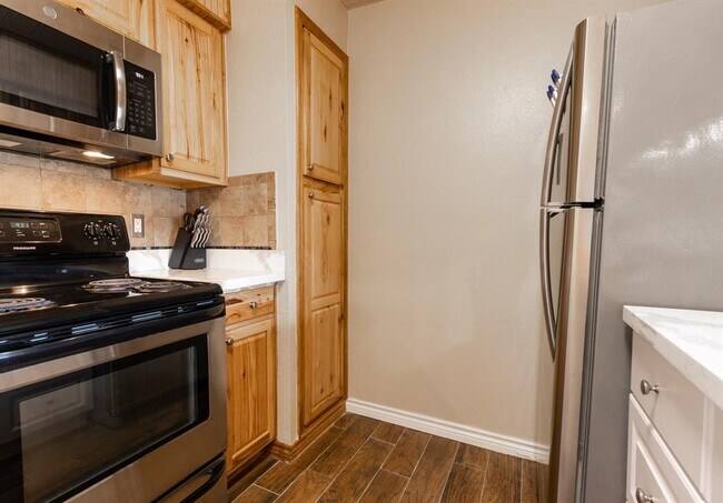 Building Photo - 250 El Dorado Blvd