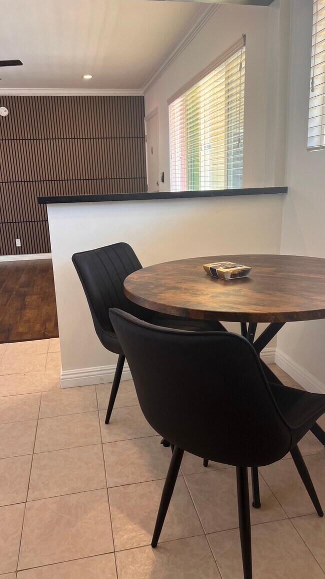 Foto del edificio - Newly Renovated - The Copa Apartments