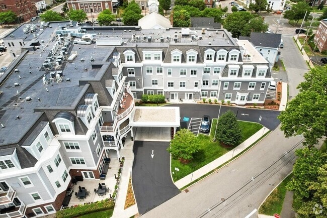 Building Photo - 11 Crescent Hl