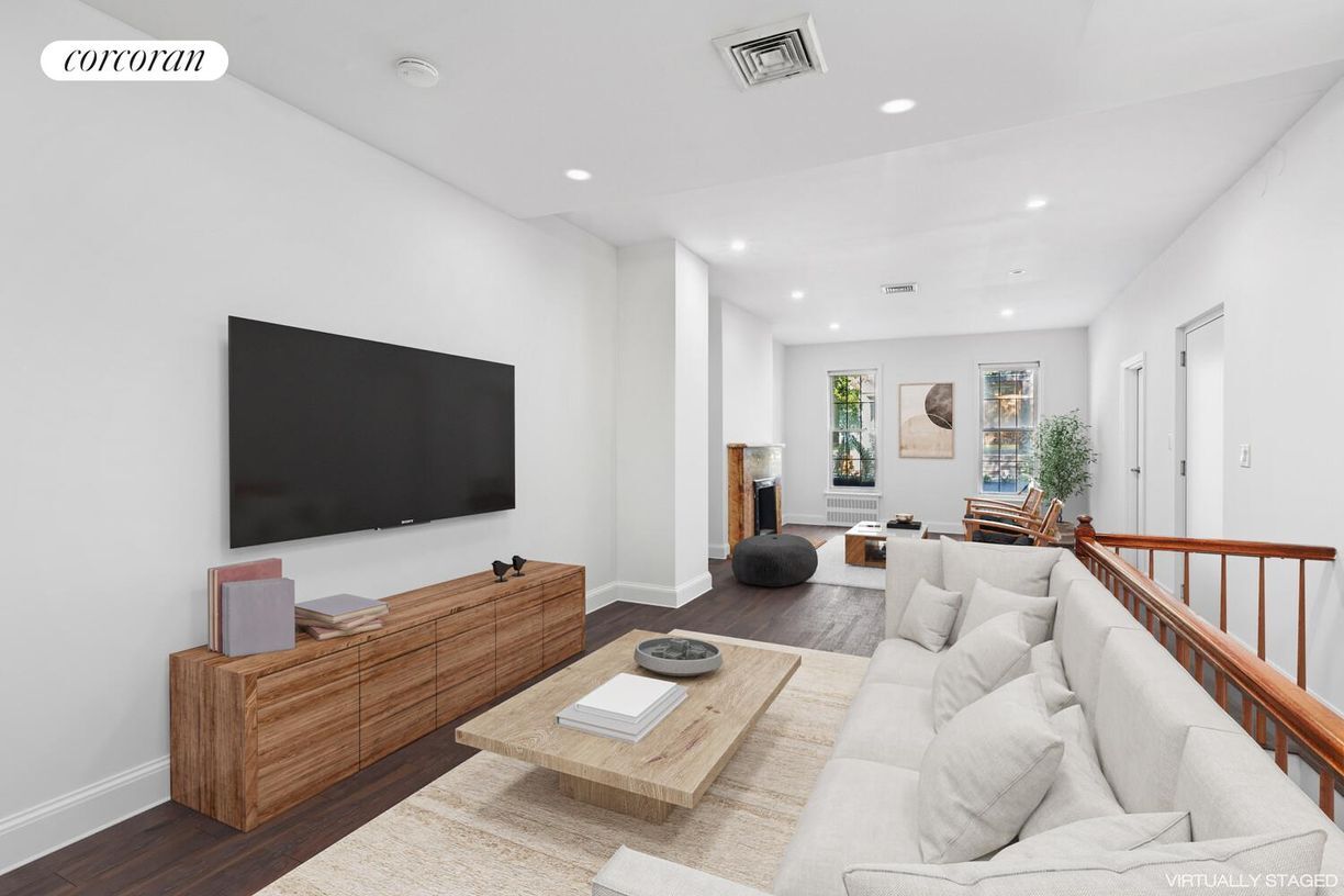 Foto principal - 326 W 19th St