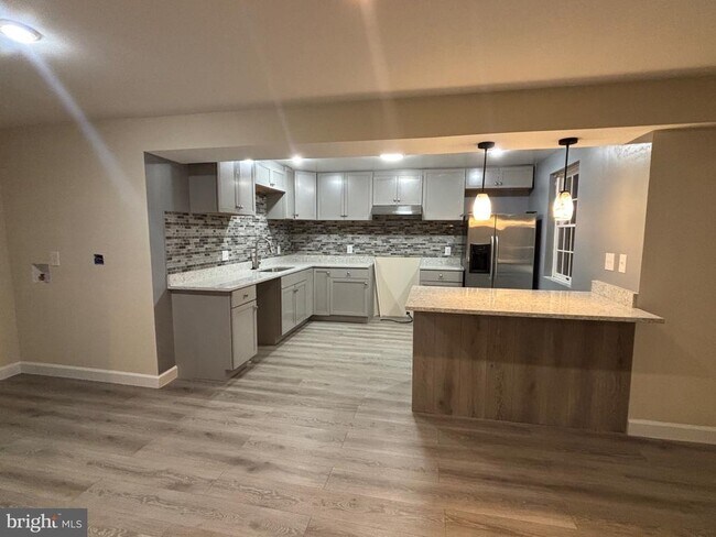 Foto del edificio - 9238 Crescent Ln