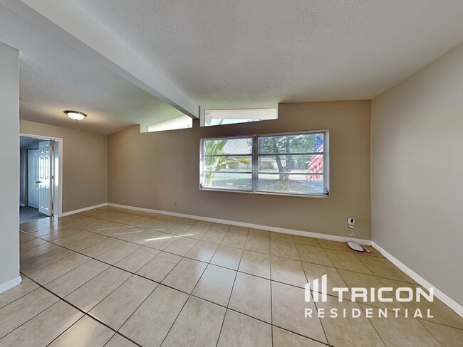 Building Photo - 2869 Webley Dr NE