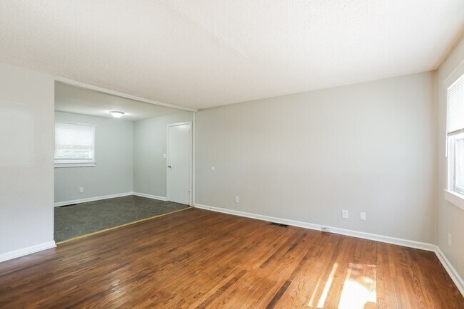 Building Photo - 7400 E 86th St