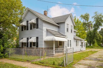 Building Photo - 3295 W 46th St