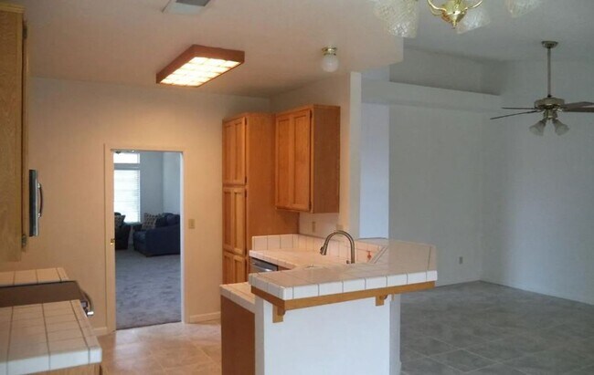 Building Photo - Lovely Home in Rosedale Cul-De-Sac!