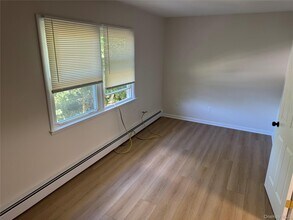 98 E Market St