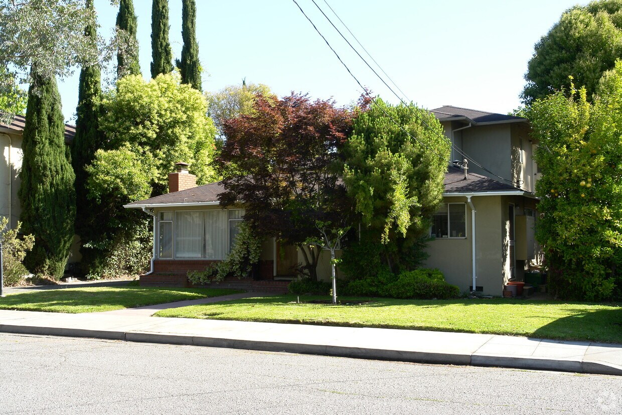 Building Photo - 864 Arbor Rd