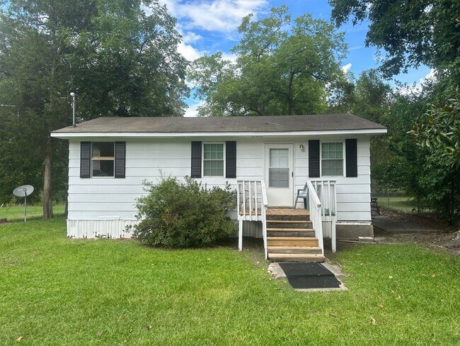 Foto del edificio - Updated 2BR Home with Large Yard in Batesburg