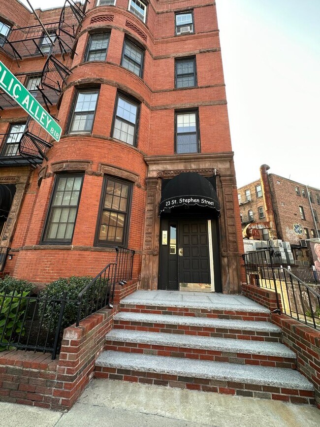 Photo - No Brokers fee! Stunning 2-bedroom, 1-bath... Apartment