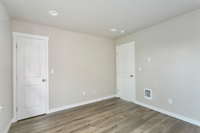 Foto del edificio - 927 S Cushman Ave