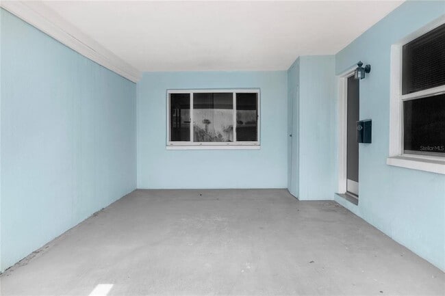 Foto del edificio - 250 Rosery Rd NW