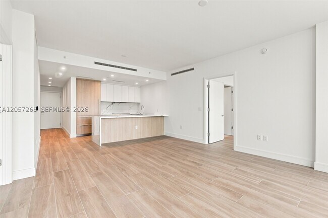 Foto del edificio - 2411 Laguna Cir