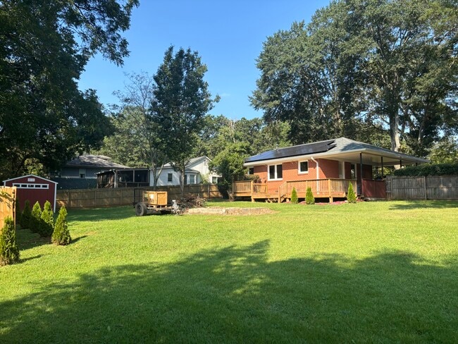 Building Photo - 1964 Braeburn Cir SE