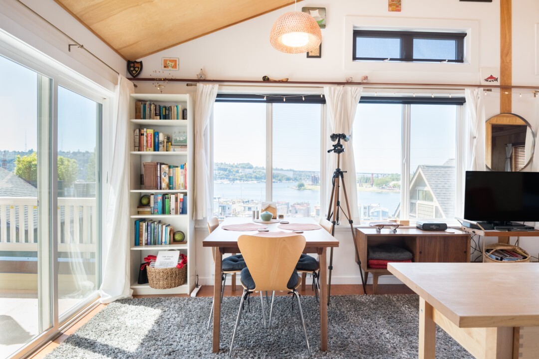 Amazing views out onto Lake Union, the Olympic Mountains, and Gasworks Park. - 2619 Yale Terrace E