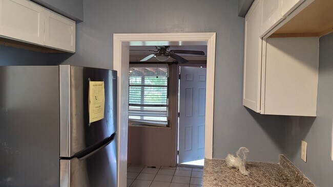 Foto del edificio - 4 Bedroom, 2 bath in Orlando. Fenced in ya...