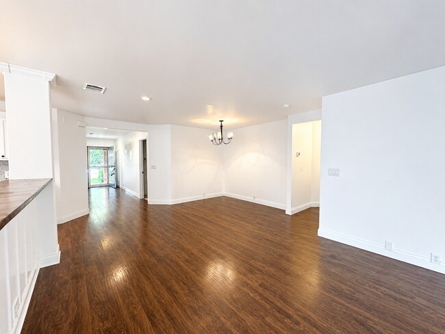 Foto del edificio - AVAILABLE NOW!; APPLY TODAY AT OUR WEBSITE!!