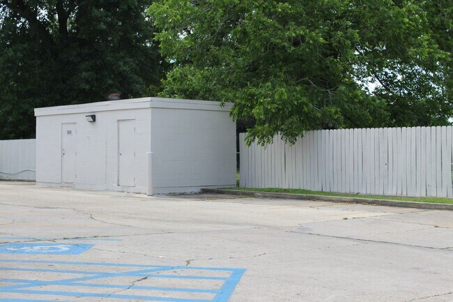 Building Photo - 212 Southwest Evangeline Thruway - 1