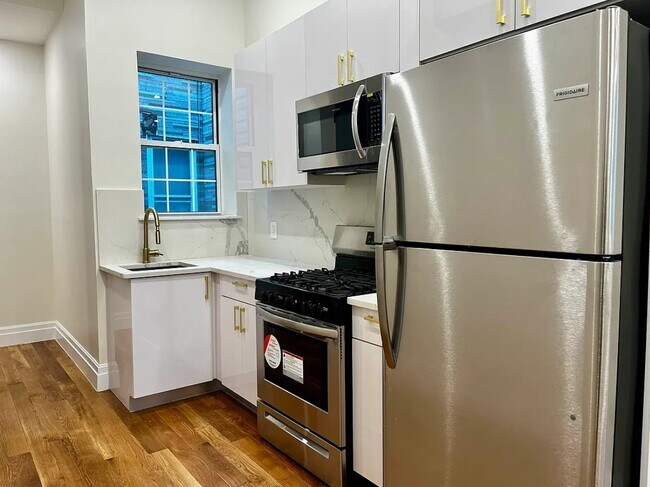 Foto del edificio - 6434 68th Ave