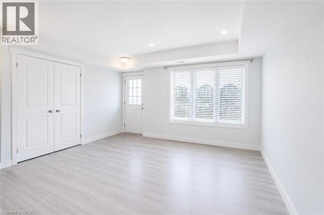 Building Photo - 160 Rochefort St.