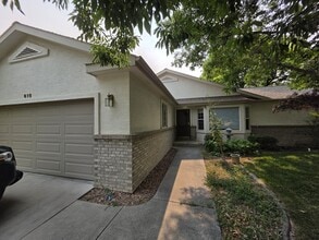 Building Photo - 615 Shadowbrook Dr