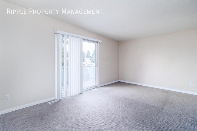 Photo du bâtiment - Modern 2 Beds, 1 Baths Duplex | No Pets Al...
