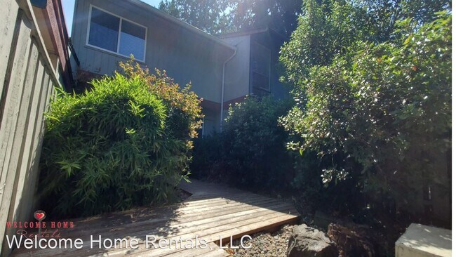 Building Photo - 1708 Evergreen Park Ln SW