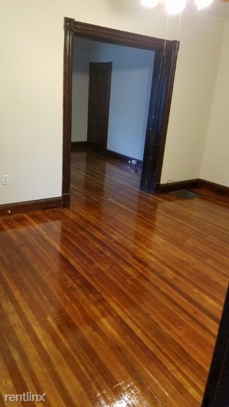 Building Photo - 3 br, 1 bath Apartment - 18 Olive St