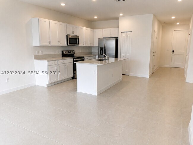 Foto del edificio - 652 SE Lk Fls St
