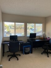 Building Photo - 5 Sandpebble