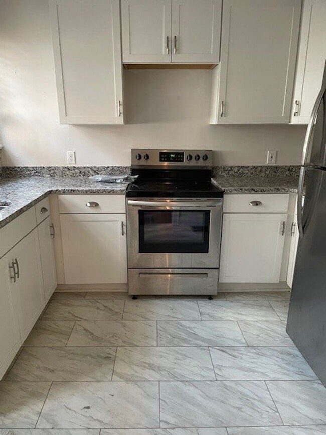 Foto del edificio - 2 Bedroom 1.5 Bathroom Duplex-