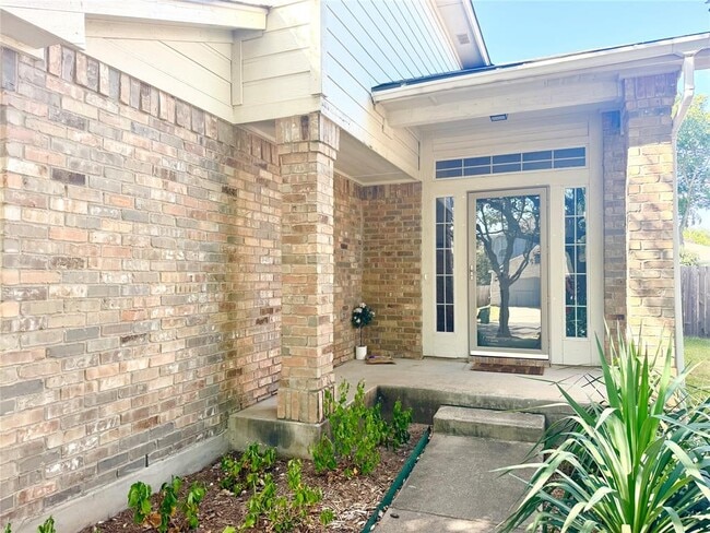Foto del edificio - 11715 Raymond C Ewry Ln