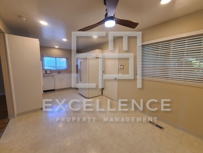 Building Photo - 4/2 Home with Real HWF, Pristine Yard and ...