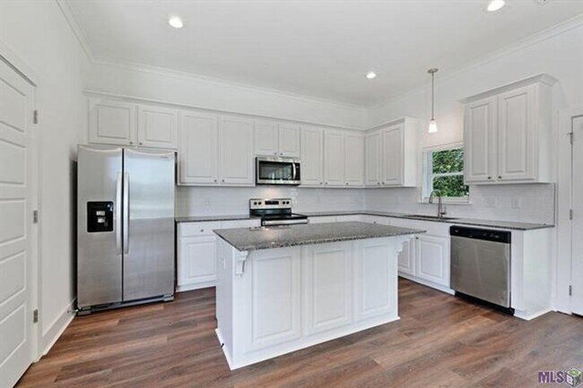 Building Photo - Townhouse for Lease on LSU Bus Route