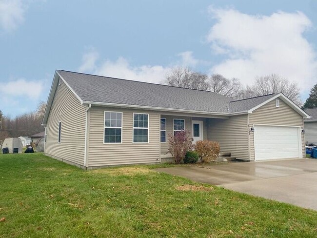 Building Photo - Open Concept 4 Bedroom Home & PETS WELCOME!!!