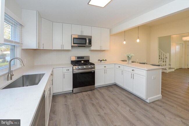 Foto del edificio - 113 Hendrickson Ave