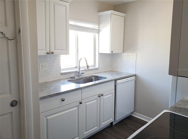 Building Photo - 3206 W Azeele St