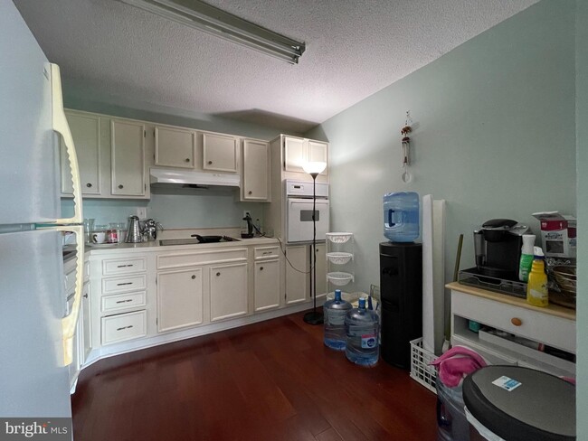 Foto del edificio - 205 Yoakum Pkwy