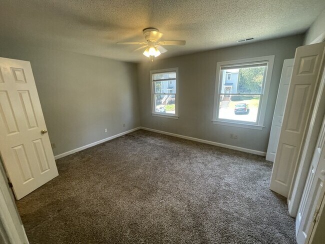 Foto del edificio - 6140 Loch Laural Ln