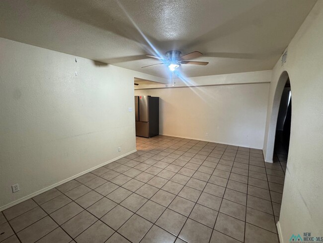 Building Photo - 1405 W Yucca Ave