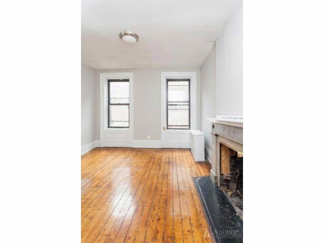 Foto principal - 3 E 1st St