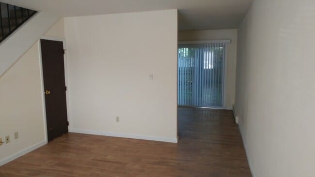 Building Photo - 499 Lakeside Dr