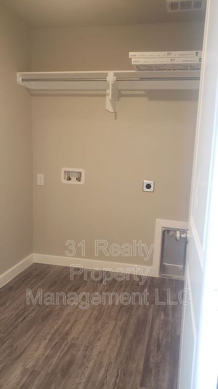 Building Photo - 6804 Lonesome Dove Ln