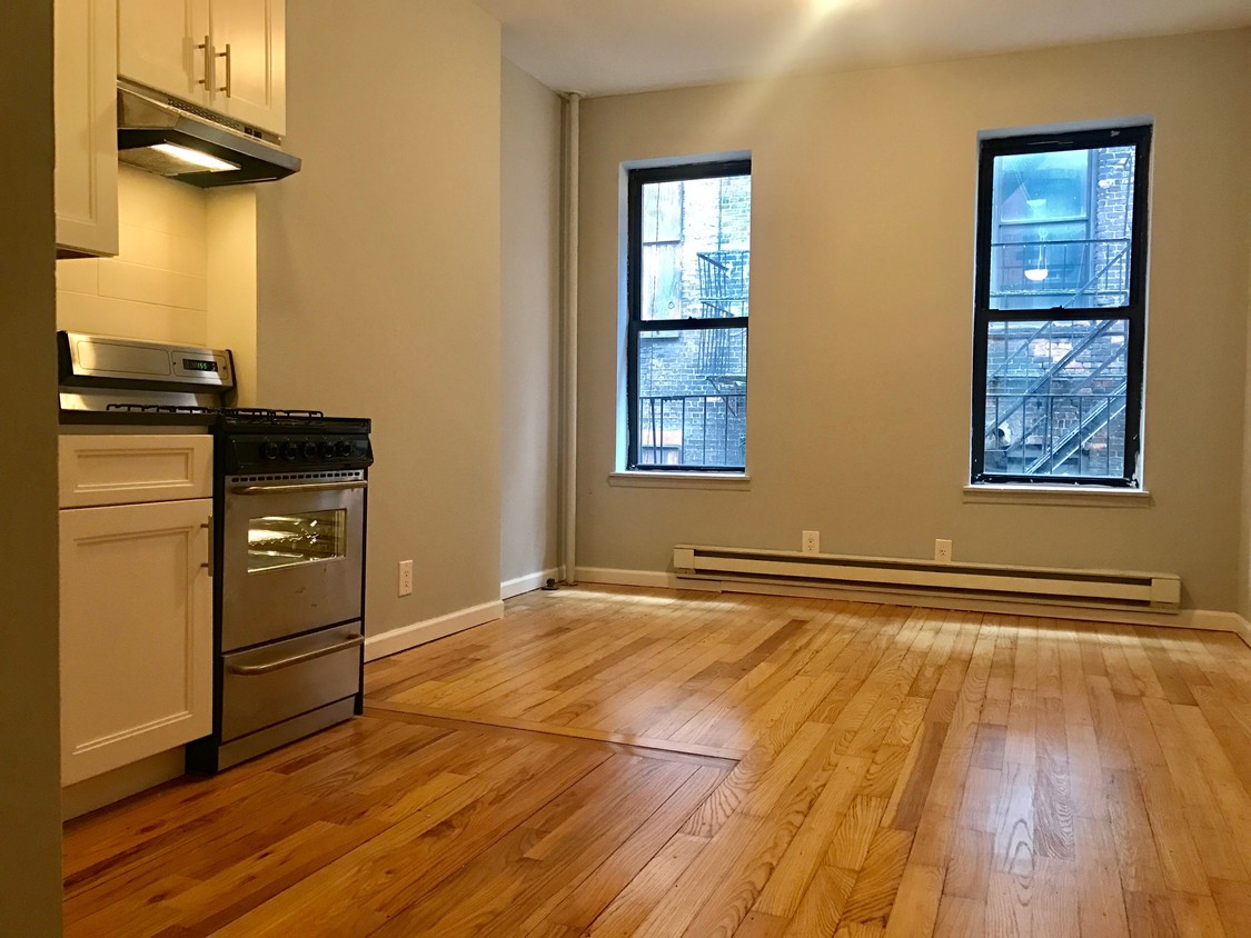 Foto principal - 340 W 49th St