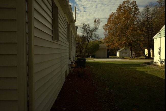 Building Photo - 32568 Electric Blvd