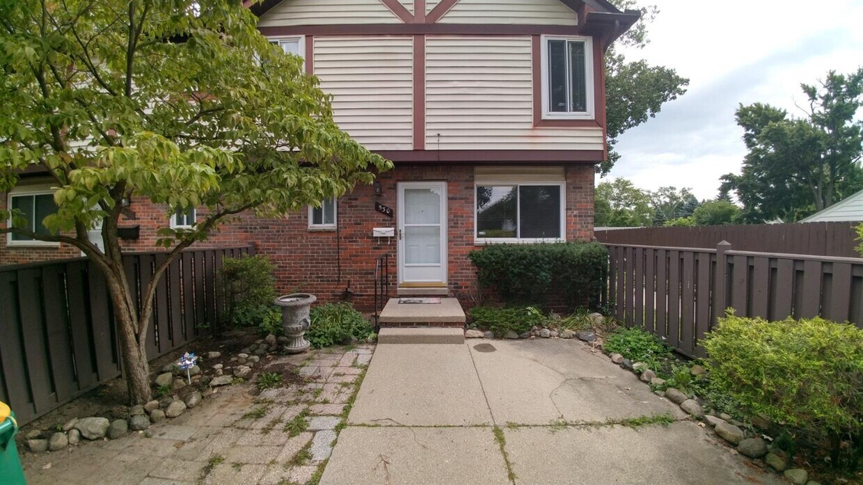 Primary Photo - 530 Terrace Ln N