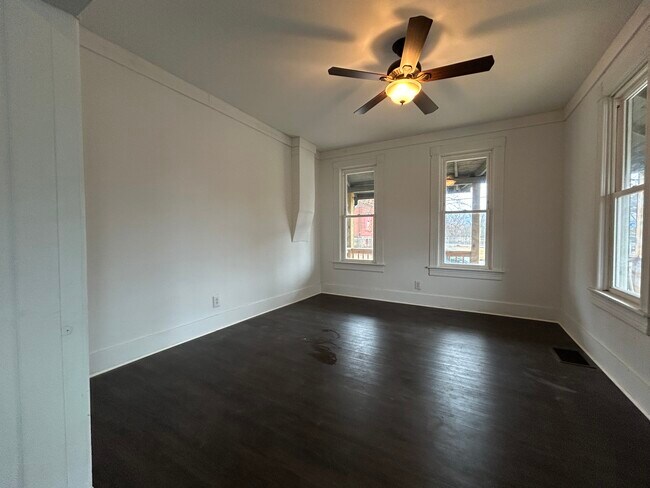 Sala de estar - 1668 Memorial Ave