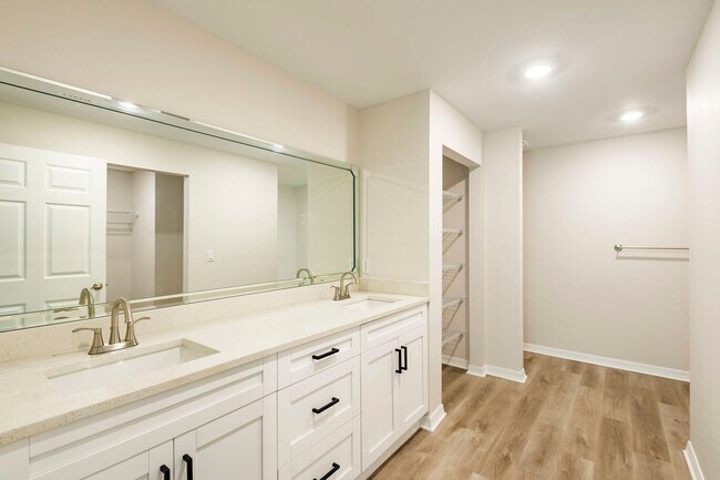 Building Photo - 3 bed / 2 bath with office - 16563 SW 31st...